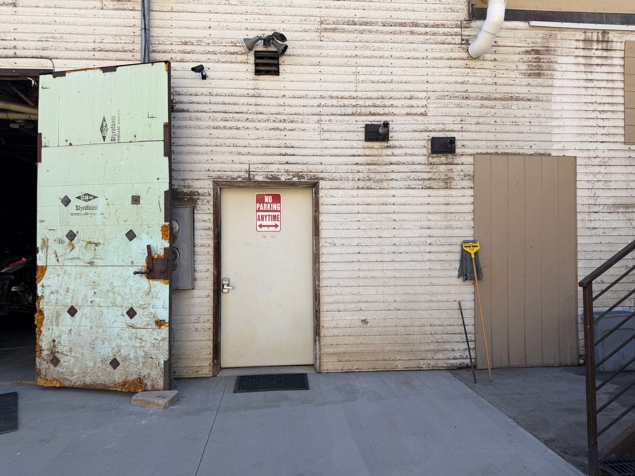 NoParking exterior entry