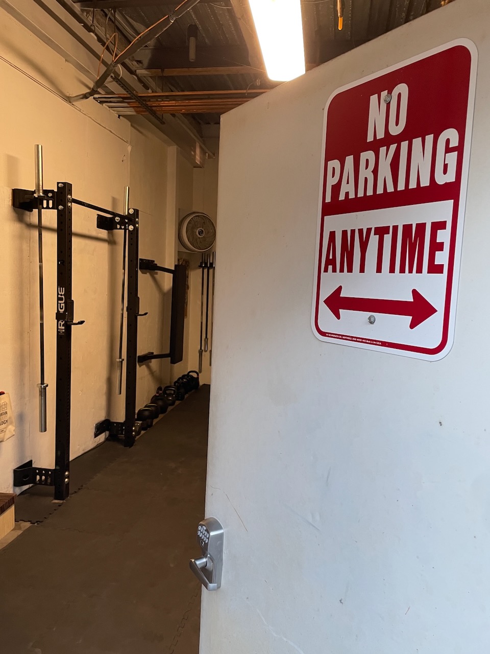 NoParking studio entry